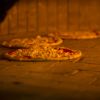 Pizza in forno a legna.